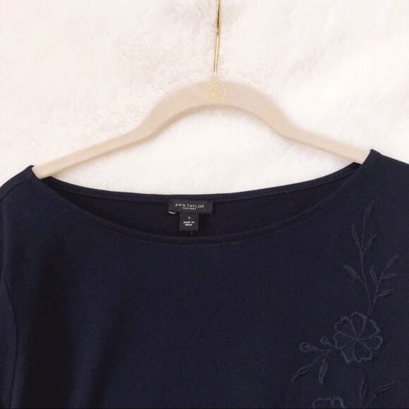 Ann Taylor Navy Flower Design Short Sleeve Top - Picture 6 of 7